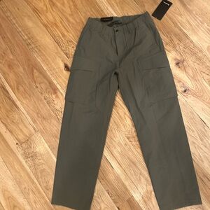 Men’s lululemon cargo pant relaxed fit